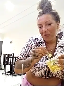 Snapshot of Exotic_ParisX chatting on 1, 4, 2026 Exotic ParisX online show from 1, 4, 2026