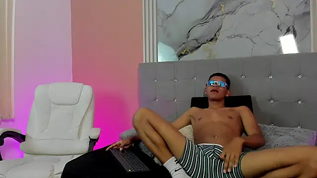 Snapshot of LexSin17 chatting on 21, 4, 2026 LexSin17 online show from 21, 4, 2026
