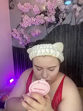 kitty  pinnk online show from 18, 4, 2026
