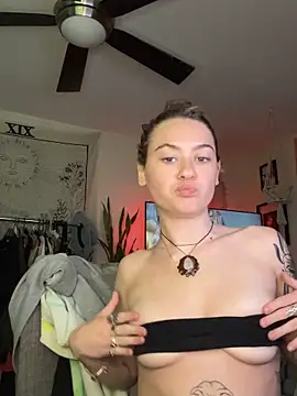 Snapshot of peachesncreamyy chatting on 27, 4, 2026 peachesncreamyy online show from 27, 4, 2026