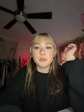 Snapshot of peachesncreamyy chatting on 28, 4, 2026 peachesncreamyy online show from 28, 4, 2026