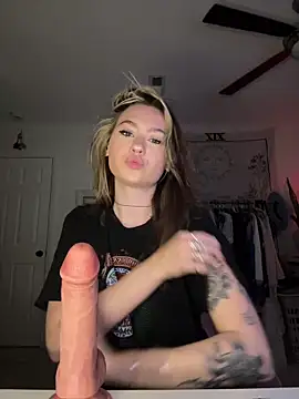 Snapshot of peachesncreamyy chatting on 5, 5, 2026 peachesncreamyy online show from 5, 5, 2026