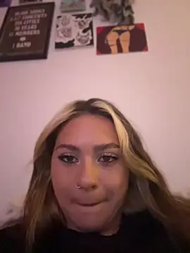 peachesncreamyy online show from 10, 7, 2026
