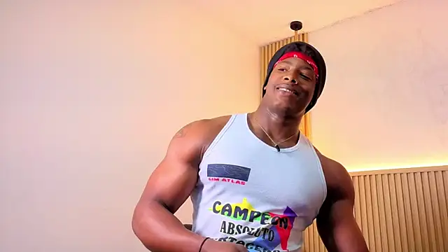 Snapshot of maxmuscle10 chatting on 1, 6, 2026 maxmuscle10 online show from 1, 6, 2026