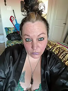 Snapshot of Queenemerald chatting on 28, 3, 2026 Queenemerald online show from 28, 3, 2026