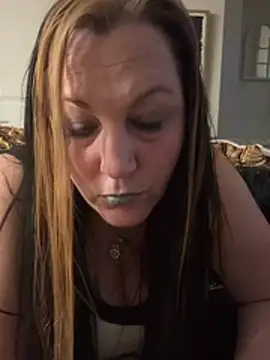 Snapshot of Queenemerald chatting on 1, 4, 2026 Queenemerald online show from 1, 4, 2026