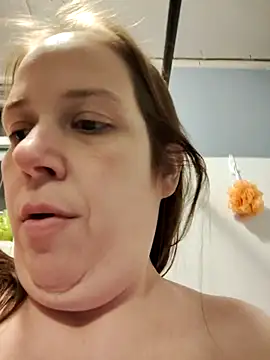 023thickandjuicy07 online show from 18, 4, 2026