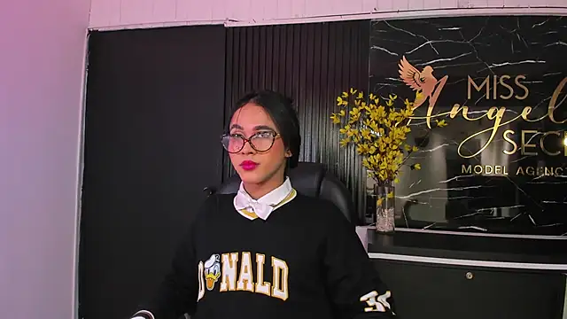 Snapshot of Miss_KhalifaDoll chatting on 1, 4, 2026 Miss KhalifaDoll online show from 1, 4, 2026