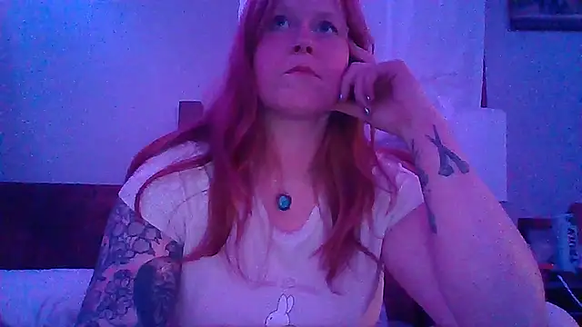 Snapshot of RedVelvetVixen chatting on 14, 4, 2026 RedVelvetVixen online show from 14, 4, 2026