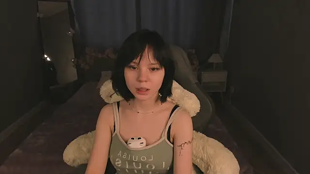 Snapshot of Loly_Cuttie chatting on 4, 5, 2026 Loly Cuttie online show from 4, 5, 2026