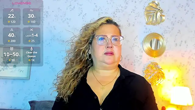Martinacurvy  online show from 15, 4, 2026