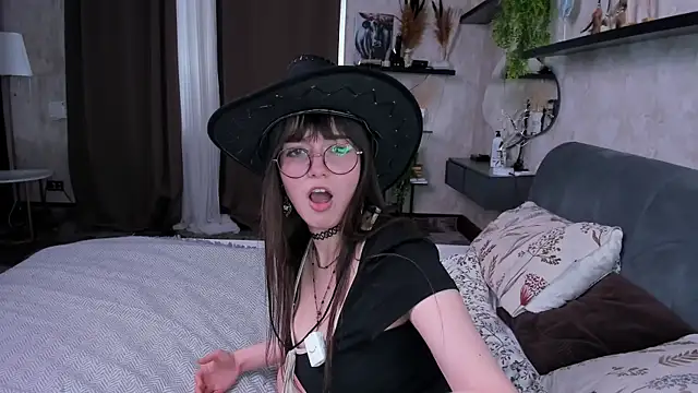 LaelIvie online show from 25, 4, 2026