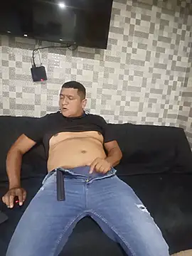 Snapshot of luis20212 chatting on 17, 6, 2026 luis20212 online show from 17, 6, 2026