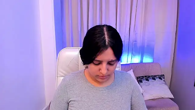 Arihanna London online show from 28, 5, 2026