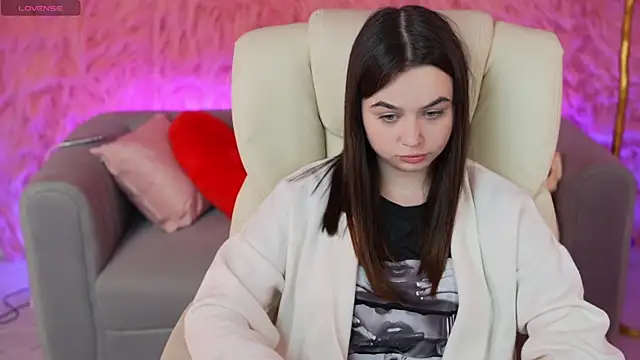 Snapshot of LeslyPeach_ chatting on 27, 3, 2026 LeslyPeach online show from 27, 3, 2026