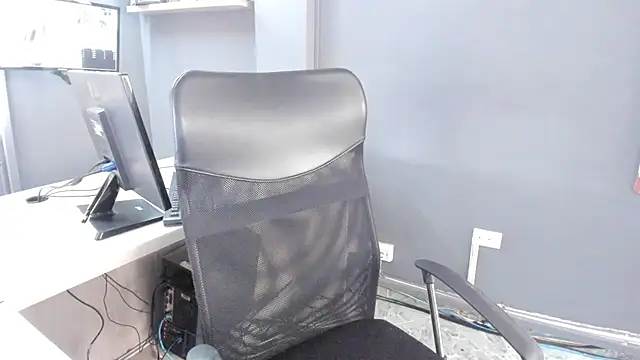 Lucia11  online show from 2, 4, 2026