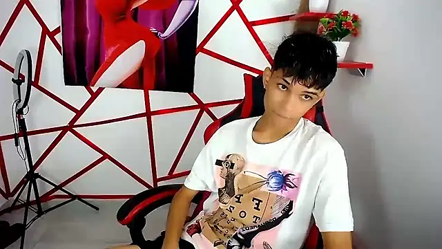 Snapshot of chris_evans77 chatting on 26, 4, 2026 chris evans77 online show from 26, 4, 2026
