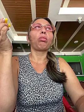 Snapshot of _violeta_99 chatting on 11, 4, 2026 violeta 99 online show from 11, 4, 2026