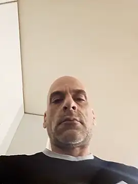 Snapshot of RoyVargo_real chatting on 28, 3, 2026 RoyVargo real online show from 28, 3, 2026