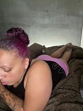 SHY QUINN online show from 18, 4, 2026
