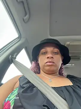 SHY QUINN online show from 21, 6, 2026