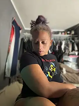 SHY QUINN online show from 27, 6, 2026