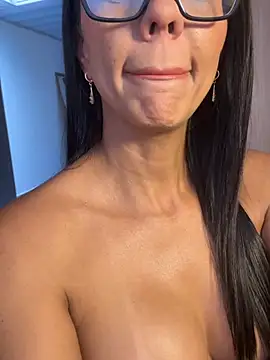 Snapshot of SofiParma chatting on 3, 5, 2026 SofiParma online show from 3, 5, 2026
