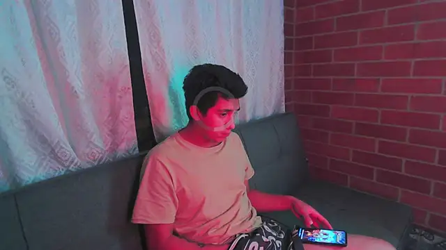 Snapshot of ethann2_ chatting on 3, 4, 2026 ethann2 online show from 3, 4, 2026