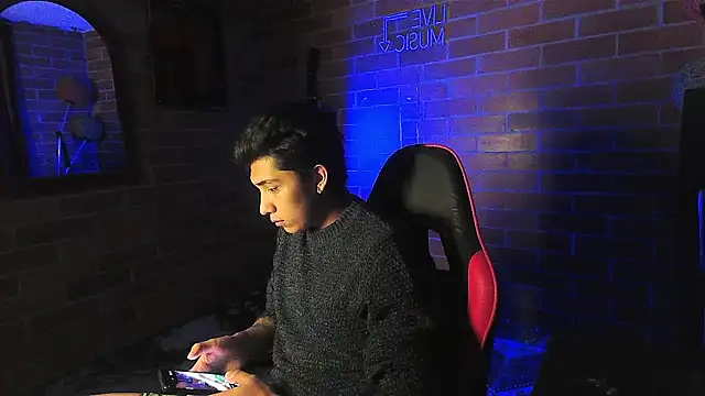 Snapshot of ethann2_ chatting on 4, 4, 2026 ethann2 online show from 4, 4, 2026