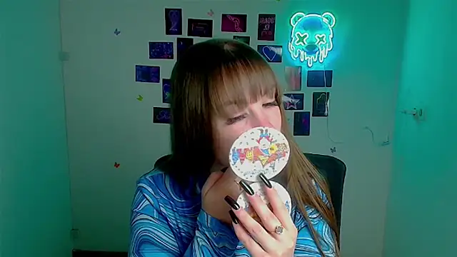 Tiffani Angel online show from 15, 4, 2026