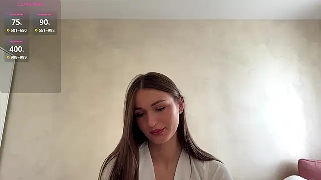 Snapshot of HallieHollo chatting on 27, 6, 2026 HallieHollo online show from 27, 6, 2026