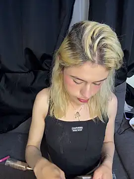 Snapshot of Lia_fire chatting on 7, 5, 2026 Lia fire online show from 7, 5, 2026