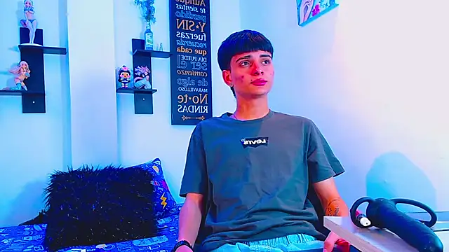 Snapshot of milo_hot_ chatting on 10, 4, 2026 milo hot online show from 10, 4, 2026