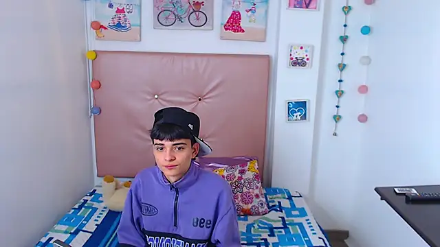 Snapshot of milo_hot_ chatting on 23, 4, 2026 milo hot online show from 23, 4, 2026