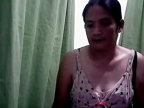 Snapshot of PinayZaira chatting on 1, 4, 2026 PinayZaira online show from 1, 4, 2026