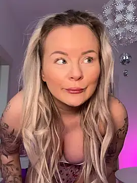 Snapshot of Shorty_Holly chatting on 15, 4, 2026 Shorty Holly online show from 15, 4, 2026