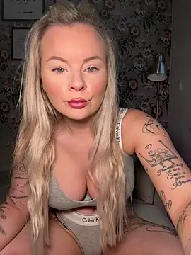 Snapshot of Shorty_Holly chatting on 6, 5, 2026 Shorty Holly online show from 6, 5, 2026