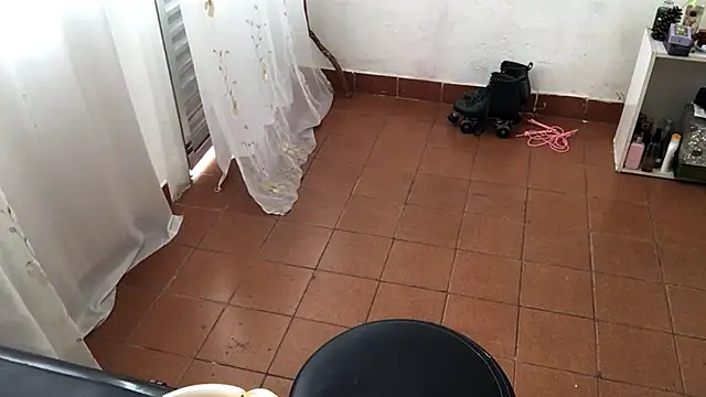 petitecurlybrunette online show from 6, 4, 2026