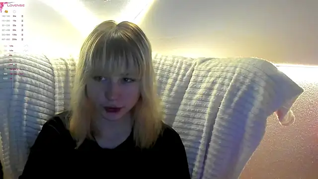Snapshot of MiaKimiko chatting on 9, 6, 2026 MiaKimiko online show from 9, 6, 2026