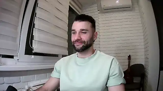 Snapshot of DaddySlava chatting on 5, 4, 2026 DaddySlava online show from 5, 4, 2026