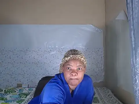 Snapshot of FloweSaltry chatting on 6, 5, 2026 FloweSaltry online show from 6, 5, 2026