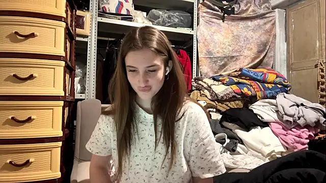 VelvetNoirra online show from 8, 4, 2026