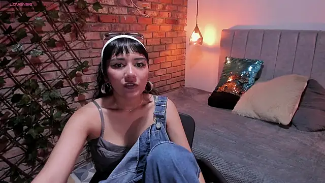 Hanna Clark   online show from 5, 5, 2026