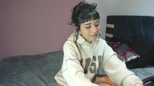 Snapshot of Hanna_Clark__ chatting on 8, 6, 2026 Hanna Clark online show from 8, 6, 2026