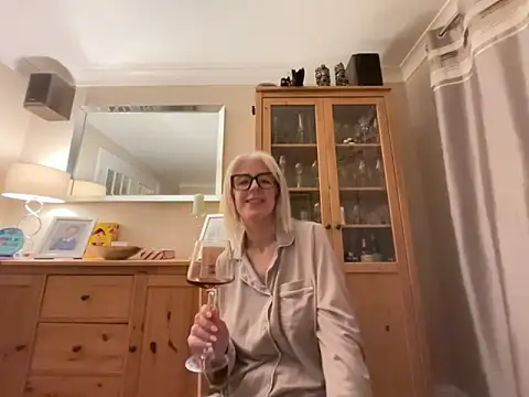 Laylaskyexx online show from 22, 4, 2026
