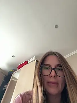 Snapshot of Lindasix chatting on 3, 4, 2026 Lindasix online show from 3, 4, 2026