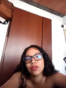 Snapshot of Wolfamara chatting on 30, 4, 2026 Wolfamara online show from 30, 4, 2026