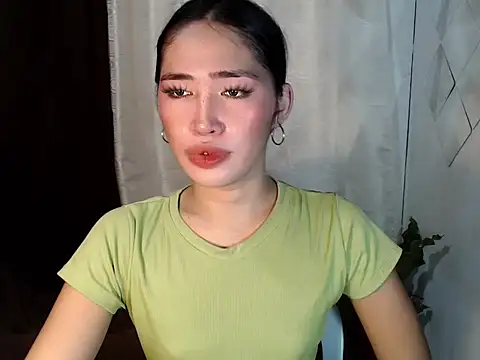 Snapshot of urasiankylie chatting on 13, 5, 2026 urasiankylie online show from 13, 5, 2026