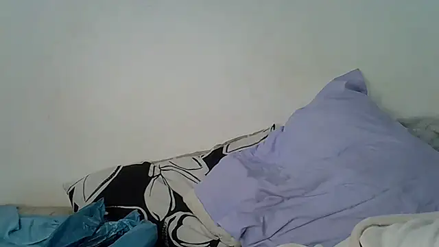 Snapshot of SexySlender_98 chatting on 24, 4, 2026 SexySlender 98 online show from 24, 4, 2026