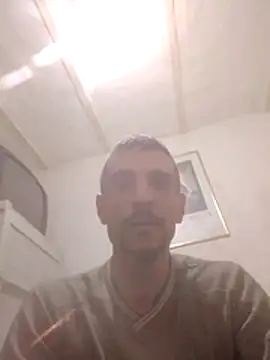 Snapshot of Guillelp chatting on 17, 5, 2026 Guillelp online show from 17, 5, 2026